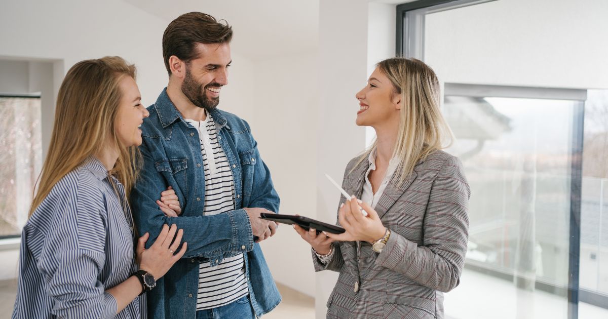 AGENTES INMOBILIARIOS